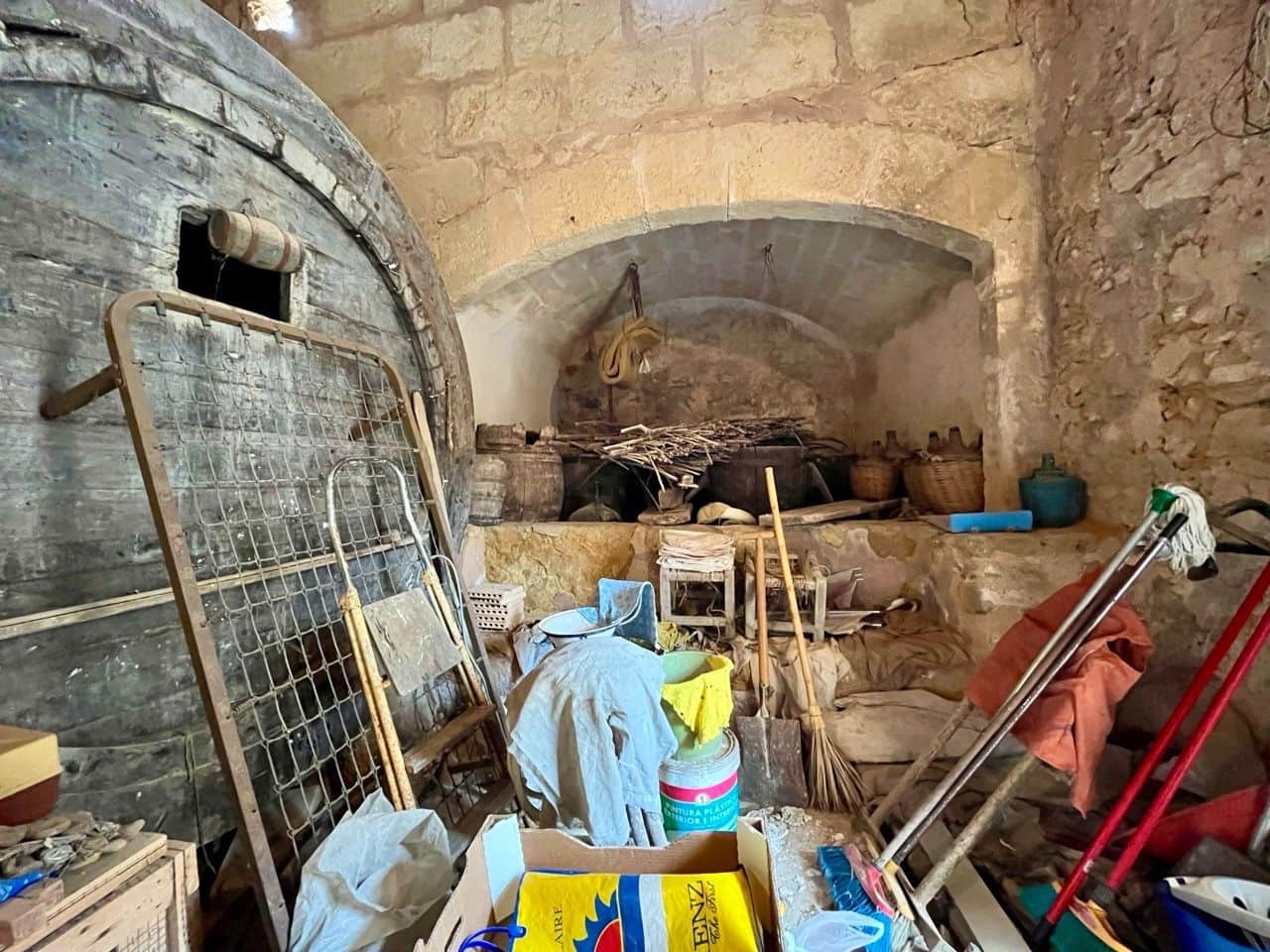 7 bedroom Villa for sale in Sencelles with pool garage - € 445,000 (Ref: 9284093)