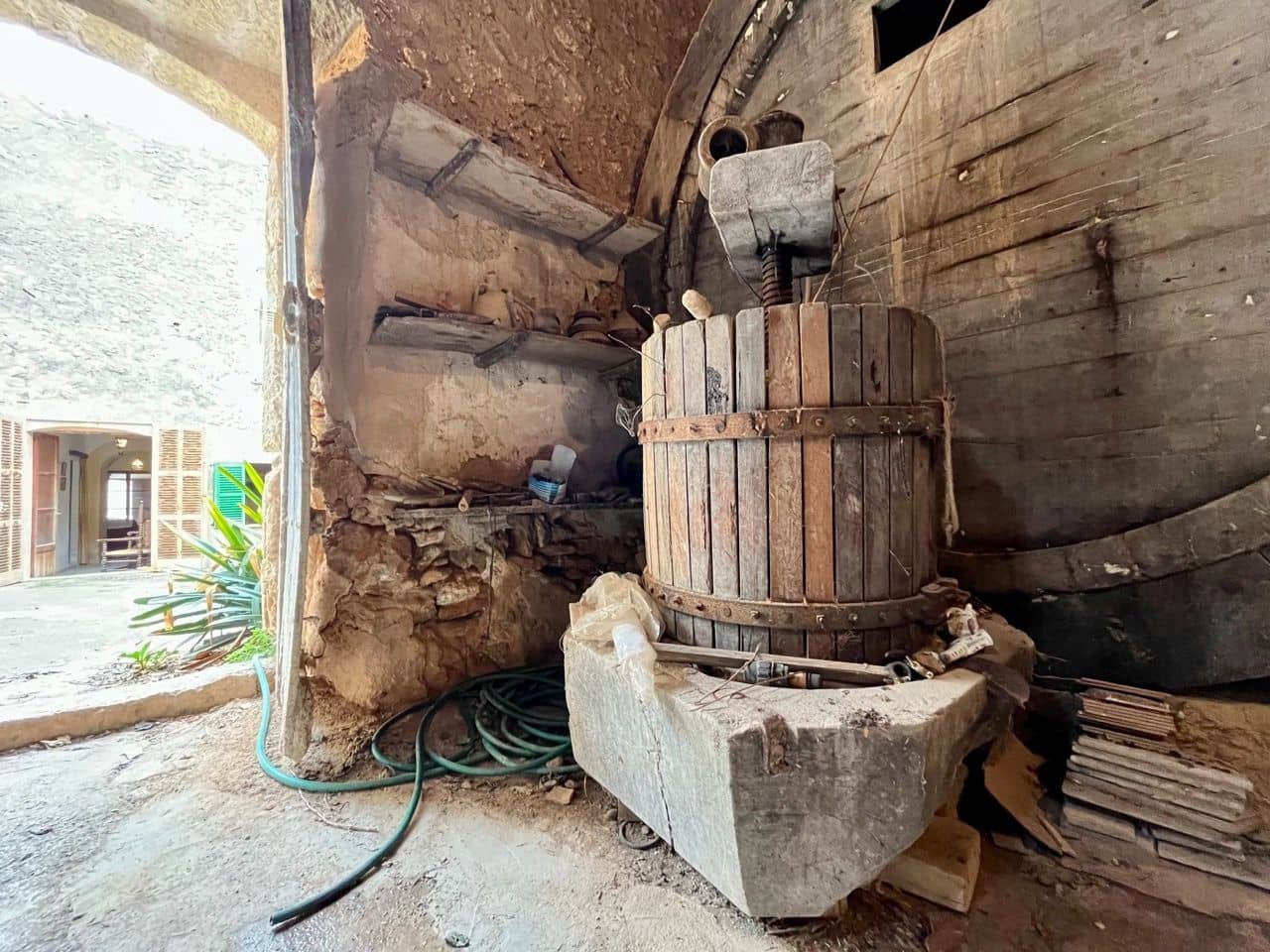 7 bedroom Villa for sale in Sencelles with pool garage - € 445,000 (Ref: 9284093)