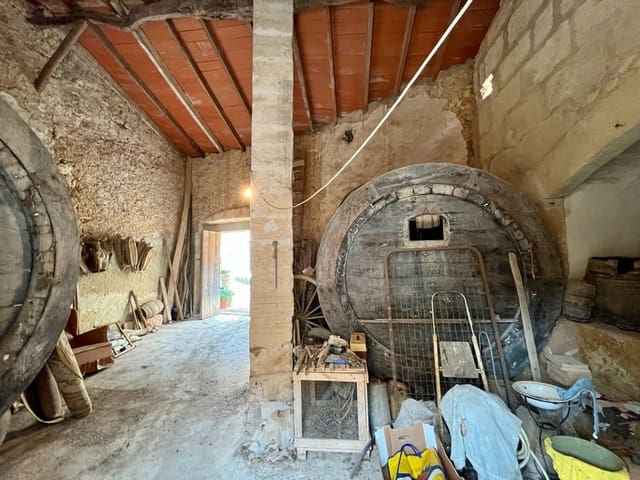 7 bedroom Villa for sale in Sencelles with pool garage - € 445,000 (Ref: 9284093)