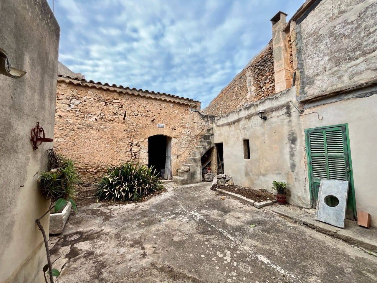 7 bedroom Villa for sale in Sencelles with pool garage - € 445,000 (Ref: 9284093)