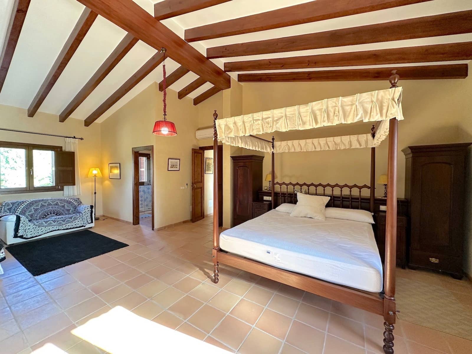 4 makuuhuone Huvila myytävänä paikassa Selva mukana uima-altaan 
autotalli - 2 500 000 € (Ref: 9353200)