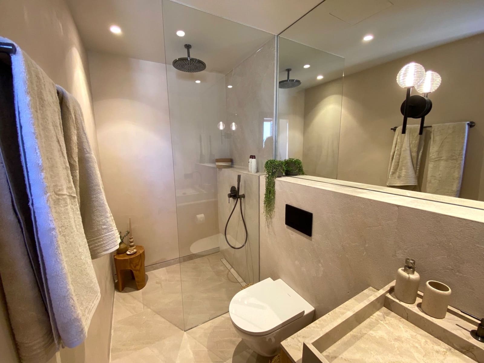 4 bedroom Villa for sale in Santa Maria del Cami with pool garage - € 2,500,000 (Ref: 9690060)