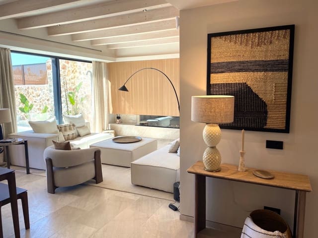 4 bedroom Villa for sale in Santa María del Camí with pool garage - € 2,500,000 (Ref: 9690060)