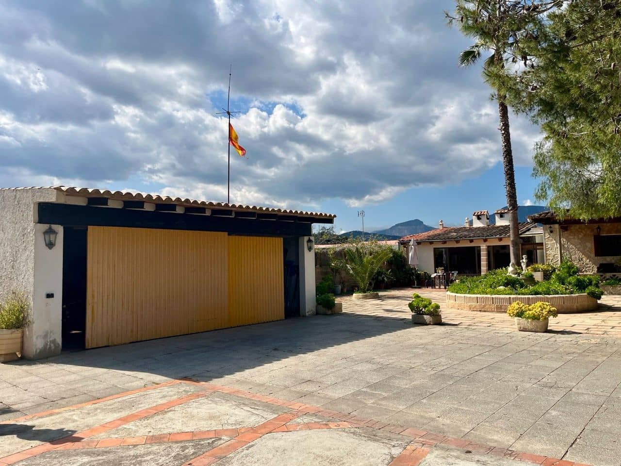 7 bedroom Villa for sale in Inca with pool garage - € 950,000 (Ref: 9728588)