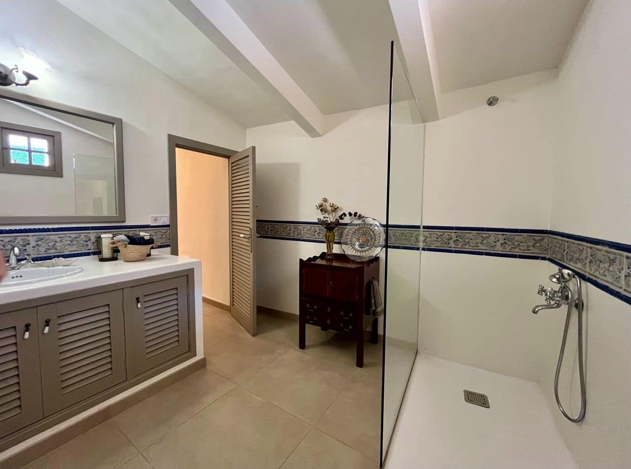 3 bedroom Villa for sale in Consell with pool garage - € 1,650,000 (Ref: 9729790)