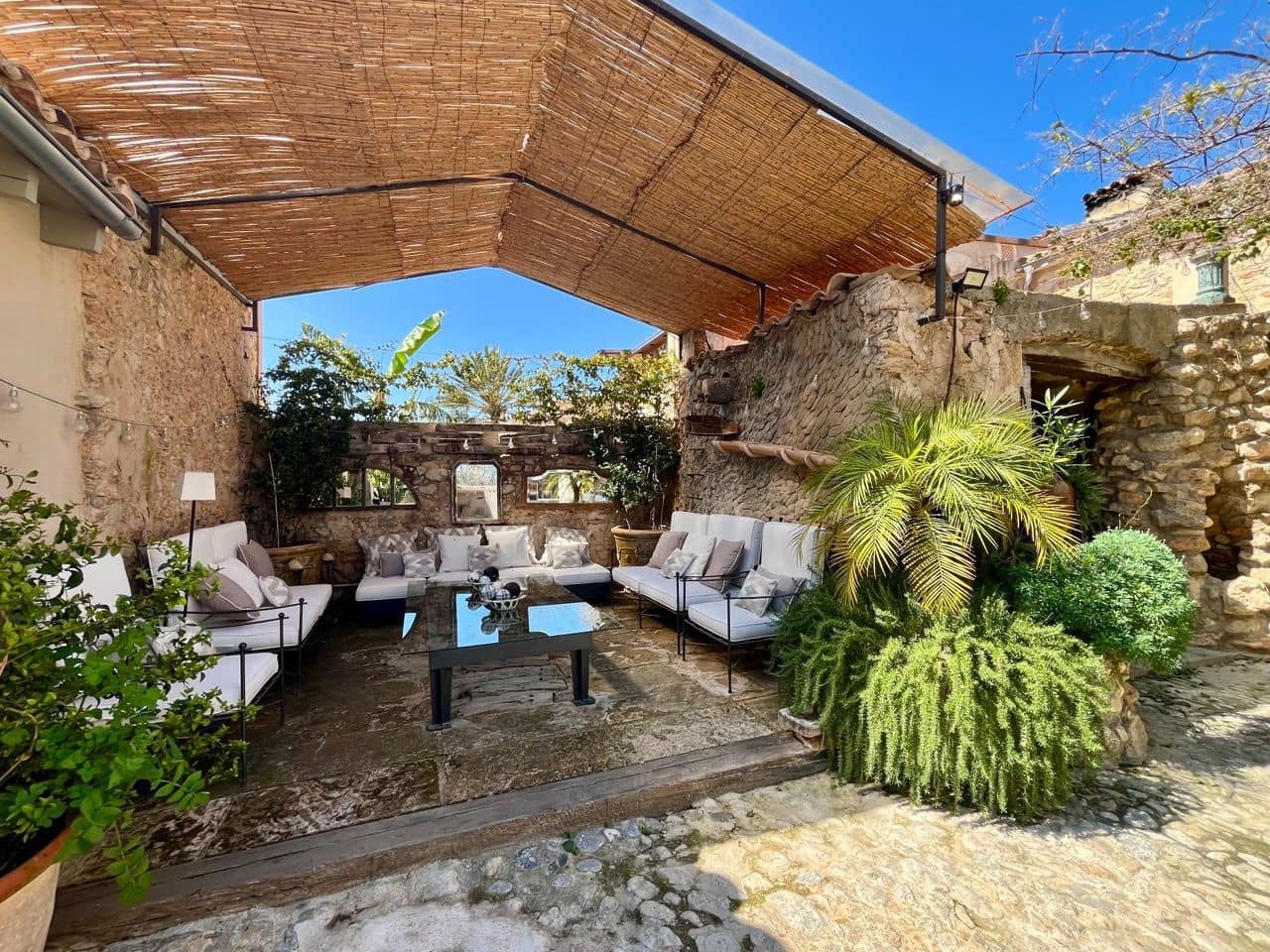 3 bedroom Villa for sale in Consell with pool garage - € 1,650,000 (Ref: 9729790)