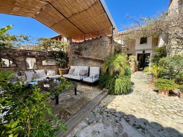 3 bedroom Villa for sale in Consell with pool garage - € 1,495,000 (Ref: 9729790)