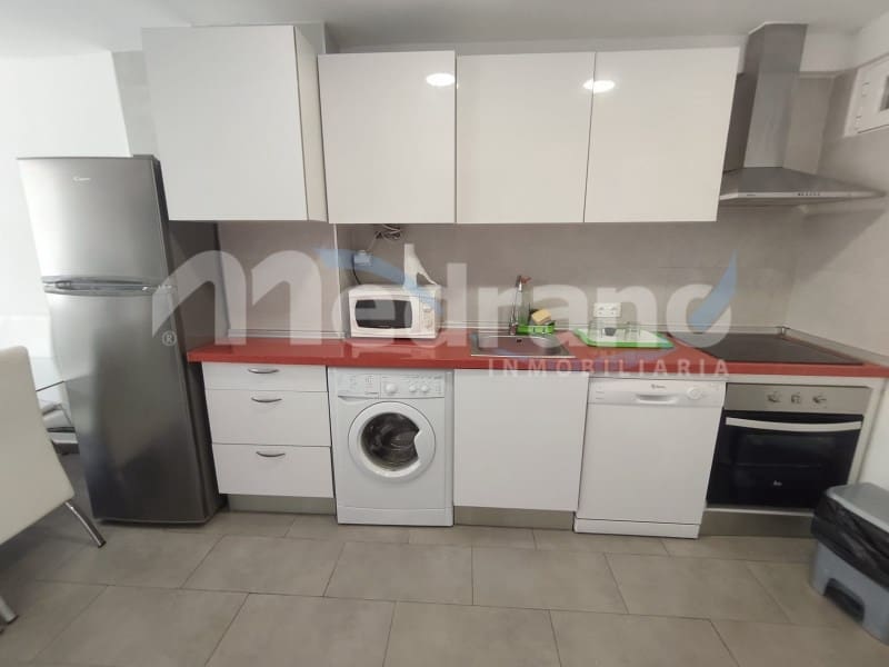 Appartement de 2 chambres à louer à Benidorm avec piscine garage - 950 € (Ref: 10130259)