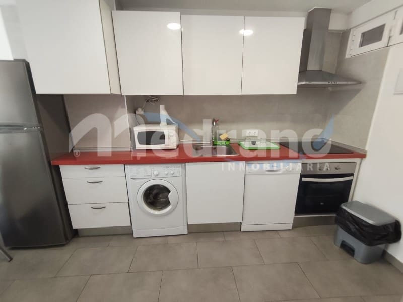 Appartement de 2 chambres à louer à Benidorm avec piscine garage - 950 € (Ref: 10130259)