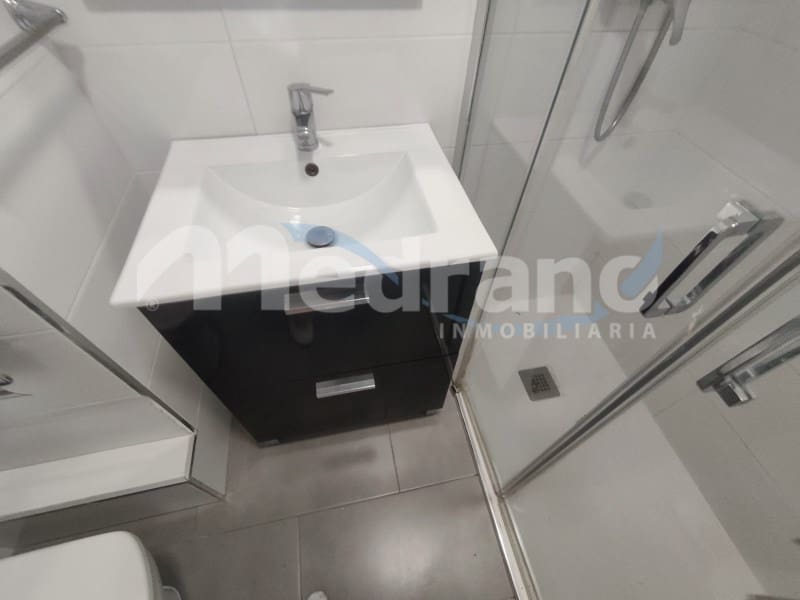 Appartement de 2 chambres à louer à Benidorm avec piscine garage - 950 € (Ref: 10130259)
