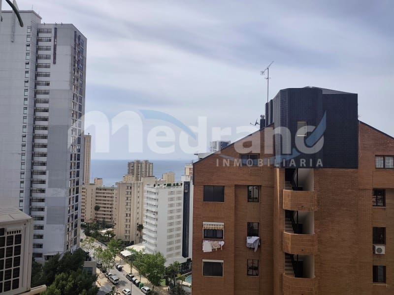 2 soverom Leilighet til salgs i Benidorm med svømmebasseng garasje - € 179 000 (Ref: 10130260)