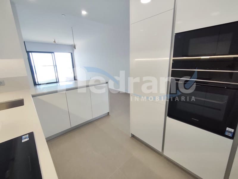 2 soverom Leilighet til leie i Benidorm med svømmebasseng garasje - € 3 000 (Ref: 10130276)