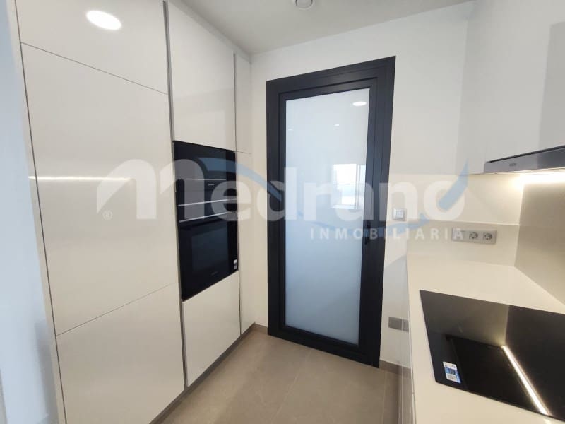 2 soverom Leilighet til leie i Benidorm med svømmebasseng garasje - € 3 000 (Ref: 10130276)