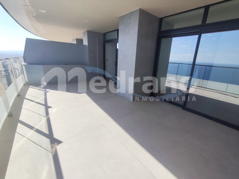 2 soverom Leilighet til leie i Benidorm med svømmebasseng garasje - € 3 000 (Ref: 10130276)