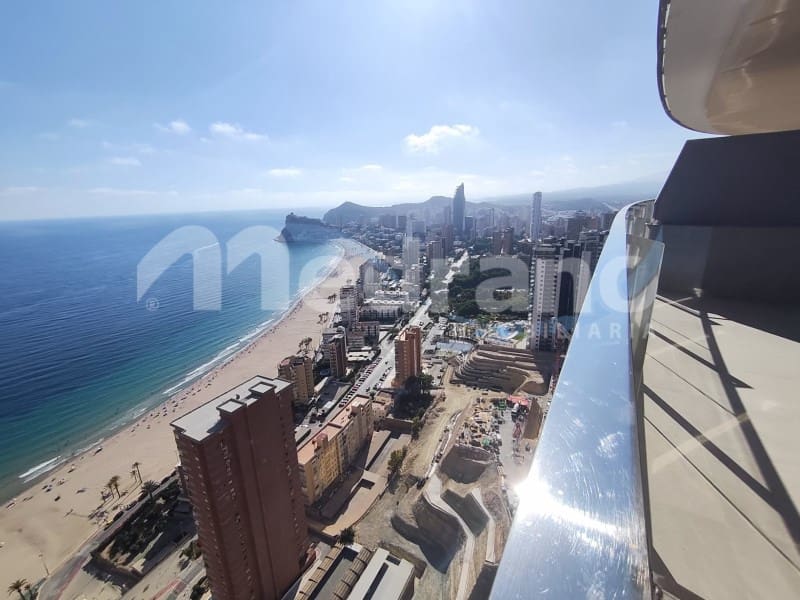 2 soverom Leilighet til leie i Benidorm med svømmebasseng garasje - € 3 000 (Ref: 10130276)