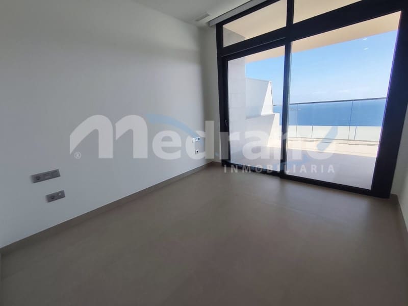 2 soverom Leilighet til leie i Benidorm med svømmebasseng garasje - € 3 000 (Ref: 10130276)