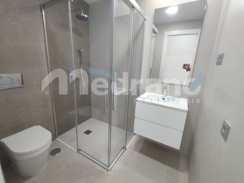 2 soverom Leilighet til leie i Benidorm med svømmebasseng garasje - € 3 000 (Ref: 10130276)