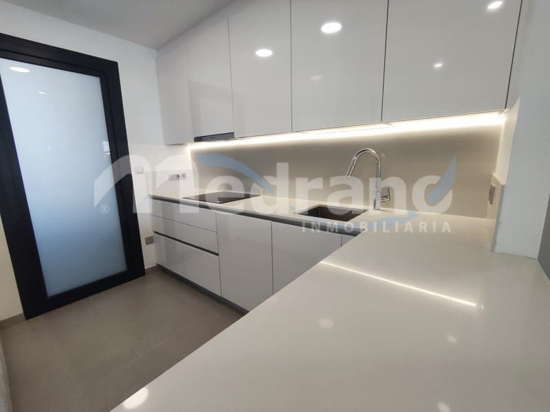 2 soverom Leilighet til leie i Benidorm med svømmebasseng garasje - € 3 000 (Ref: 10130276)