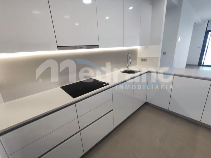 2 soverom Leilighet til leie i Benidorm med svømmebasseng garasje - € 3 000 (Ref: 10130276)