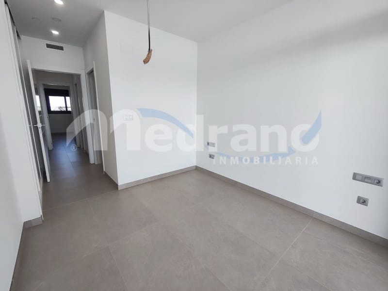 2 soverom Leilighet til leie i Benidorm med svømmebasseng garasje - € 3 000 (Ref: 10130276)