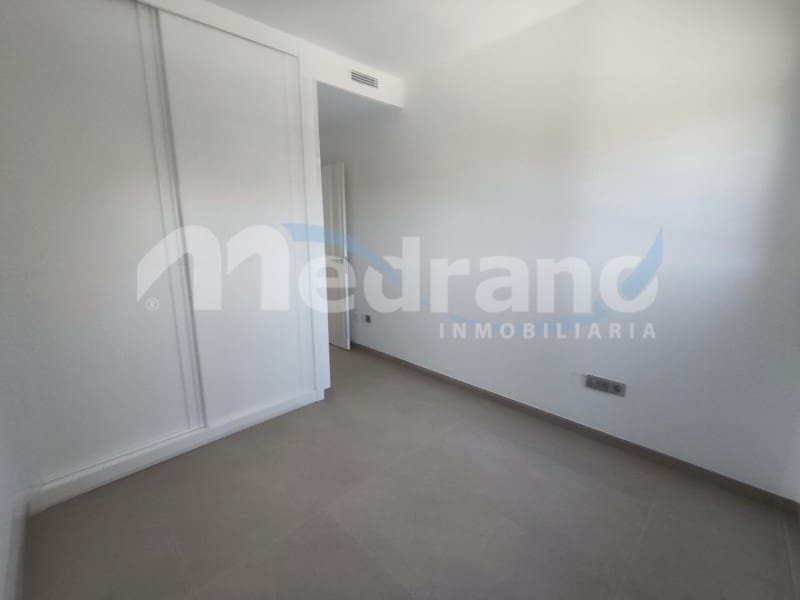 2 soverom Leilighet til leie i Benidorm med svømmebasseng garasje - € 3 000 (Ref: 10130276)
