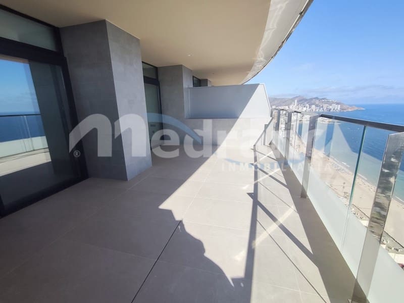 2 soverom Leilighet til leie i Benidorm med svømmebasseng garasje - € 3 000 (Ref: 10130276)
