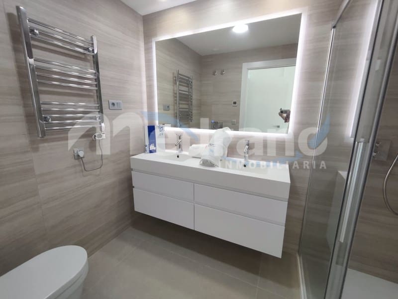 2 soverom Leilighet til leie i Benidorm med svømmebasseng garasje - € 3 000 (Ref: 10130276)