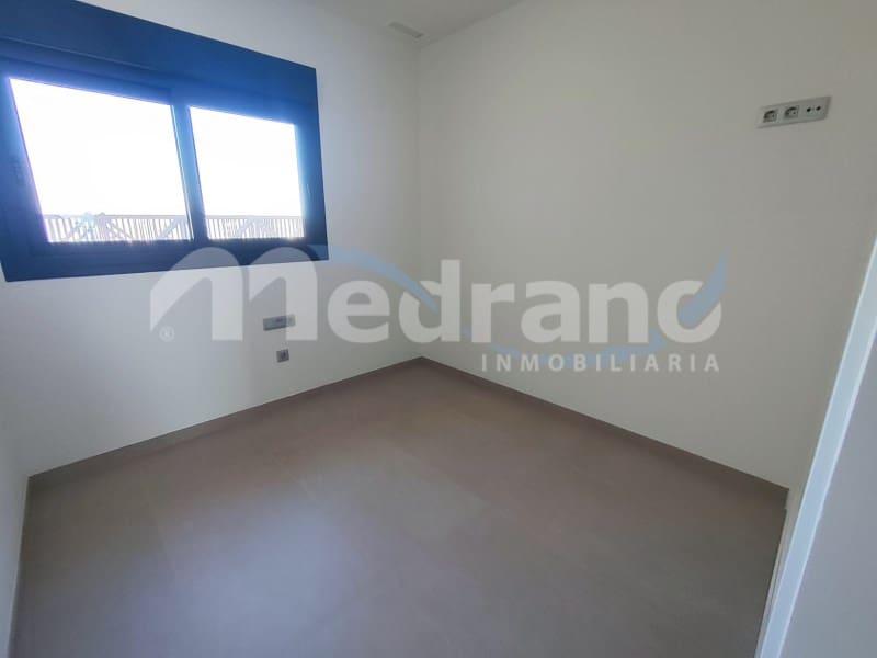 2 soverom Leilighet til leie i Benidorm med svømmebasseng garasje - € 3 000 (Ref: 10130276)