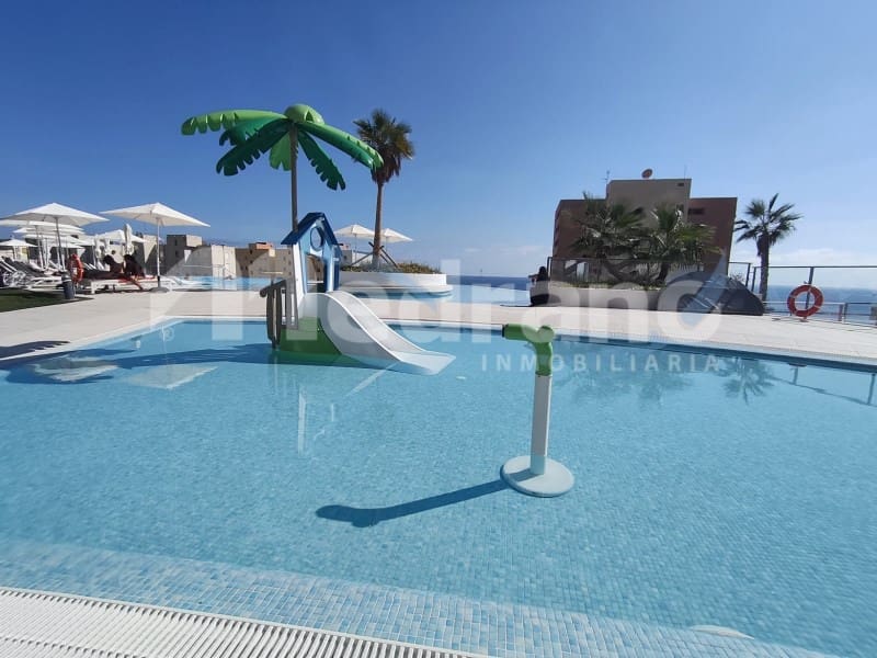 2 soverom Leilighet til leie i Benidorm med svømmebasseng garasje - € 3 000 (Ref: 10130276)