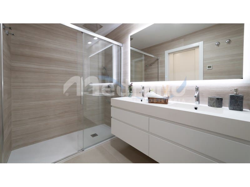 2 soverom Leilighet til leie i Benidorm med svømmebasseng garasje - € 3 000 (Ref: 10130276)