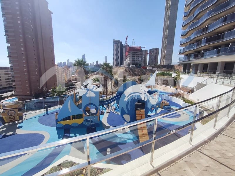 2 soverom Leilighet til leie i Benidorm med svømmebasseng garasje - € 3 000 (Ref: 10130276)