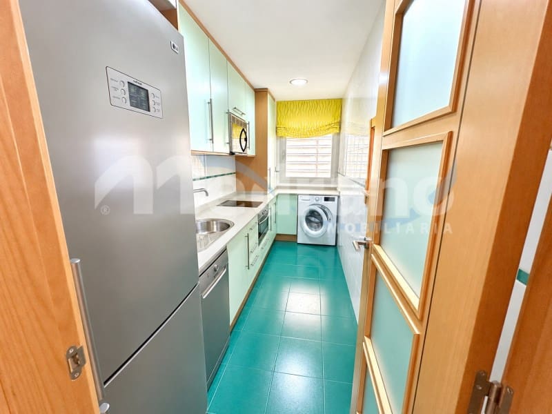 Appartement de 2 chambres à louer à Benidorm avec piscine garage - 1 600 € (Ref: 10130277)