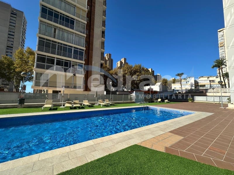 Appartement de 2 chambres à louer à Benidorm avec piscine garage - 1 600 € (Ref: 10130277)
