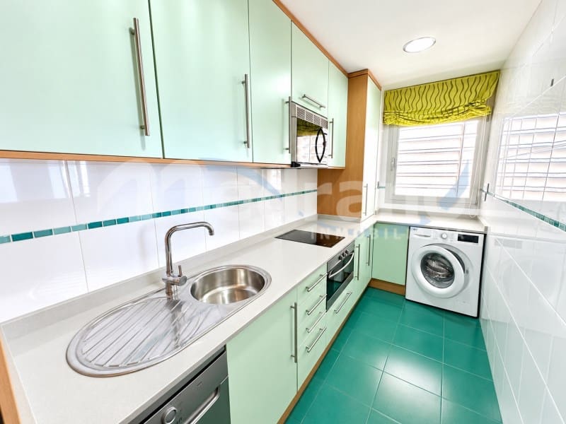 Appartement de 2 chambres à louer à Benidorm avec piscine garage - 1 600 € (Ref: 10130277)