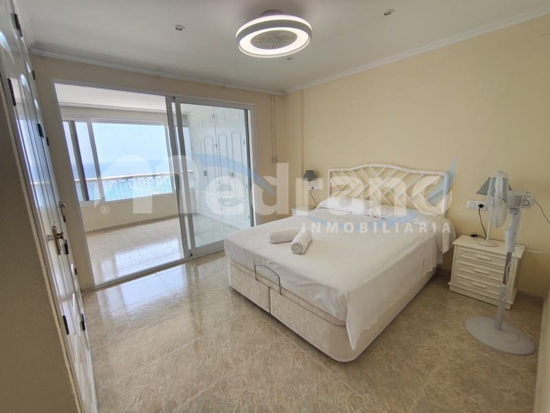 Piso de 2 habitaciones en Benidorm en venta con piscina garaje - 465.000 € (Ref: 10130278)