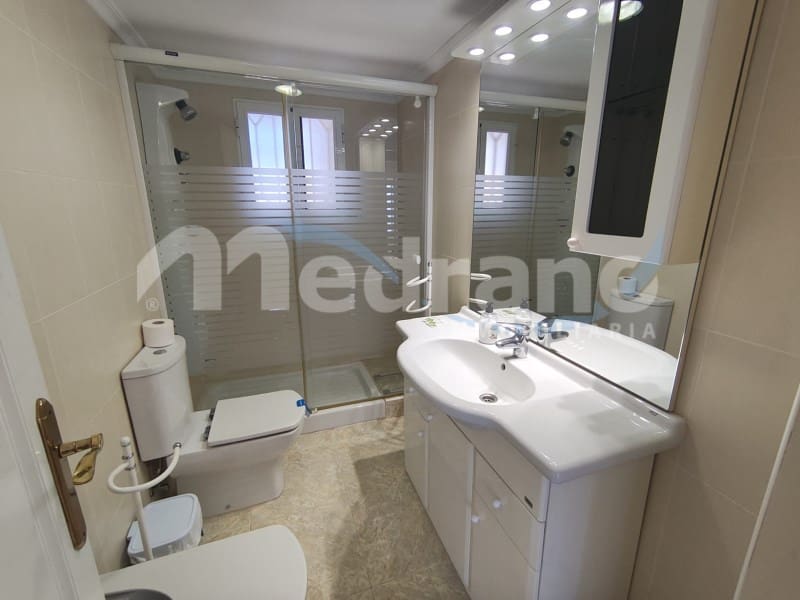 Piso de 2 habitaciones en Benidorm en venta con piscina garaje - 465.000 € (Ref: 10130278)