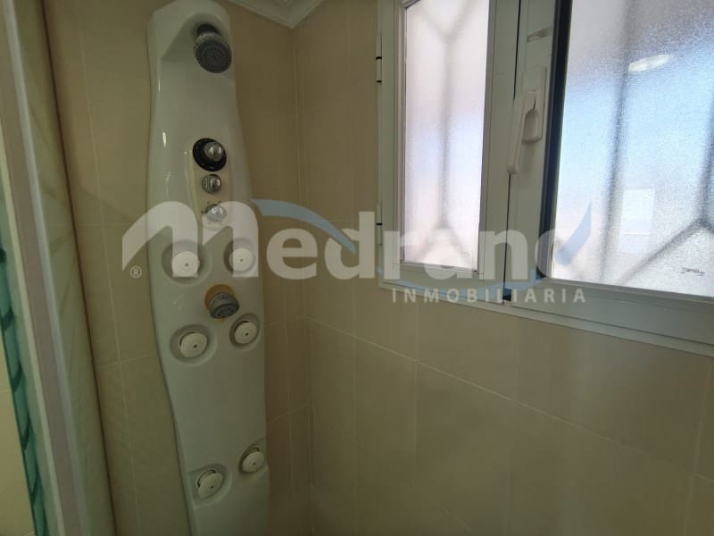 Piso de 2 habitaciones en Benidorm en venta con piscina garaje - 465.000 € (Ref: 10130278)