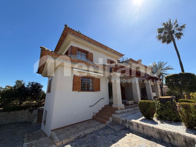 5 bedroom Villa for sale in Altea with pool garage - € 1,990,000 (Ref: 10131401)