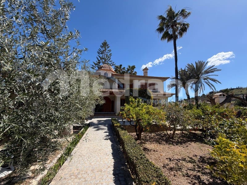 5 bedroom Villa for sale in Altea with pool garage - € 1,990,000 (Ref: 10131401)