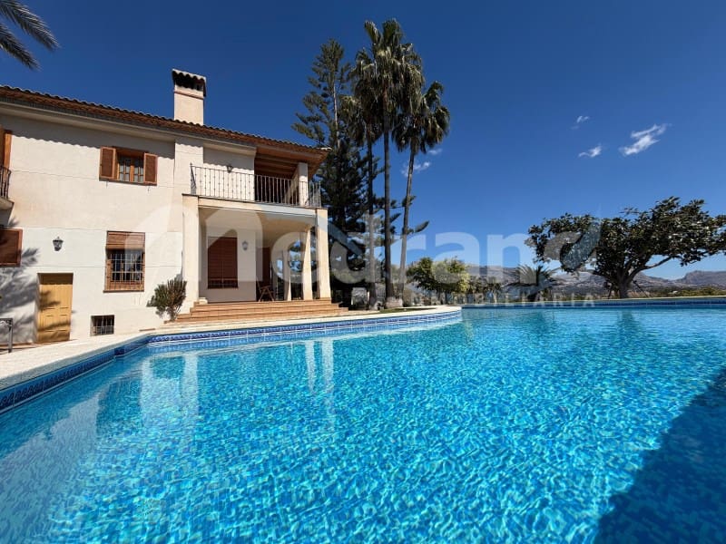5 bedroom Villa for sale in Altea with pool garage - € 1,990,000 (Ref: 10131401)