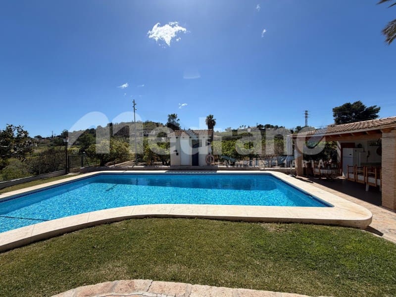 5 bedroom Villa for sale in Altea with pool garage - € 1,990,000 (Ref: 10131401)