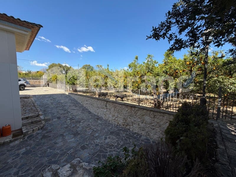 5 bedroom Villa for sale in Altea with pool garage - € 1,990,000 (Ref: 10131401)