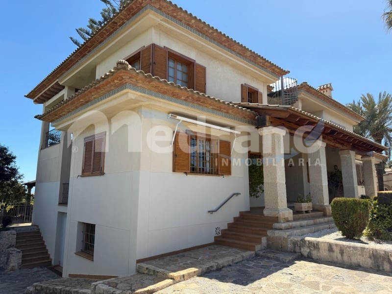 5 bedroom Villa for sale in Altea with pool garage - € 1,990,000 (Ref: 10131401)