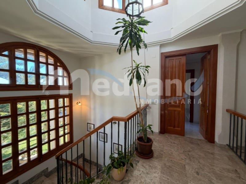 5 bedroom Villa for sale in Altea with pool garage - € 1,990,000 (Ref: 10131401)