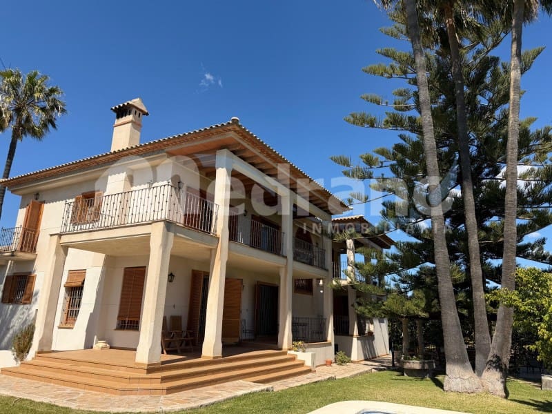 5 bedroom Villa for sale in Altea with pool garage - € 1,990,000 (Ref: 10131401)