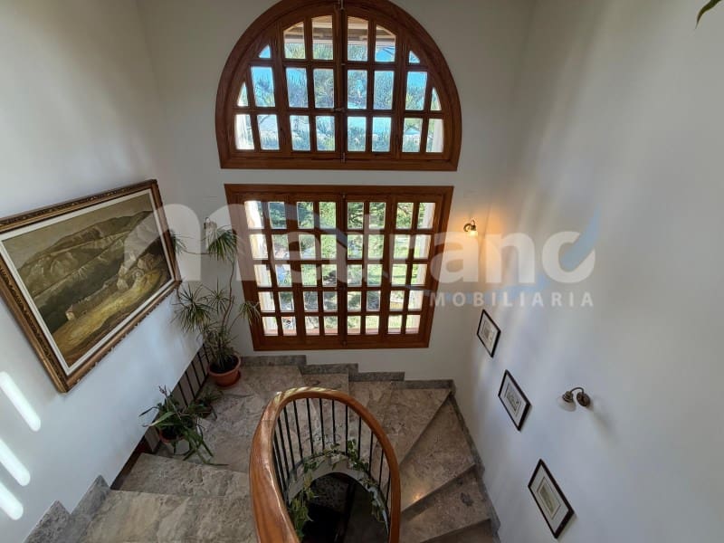 5 bedroom Villa for sale in Altea with pool garage - € 1,990,000 (Ref: 10131401)