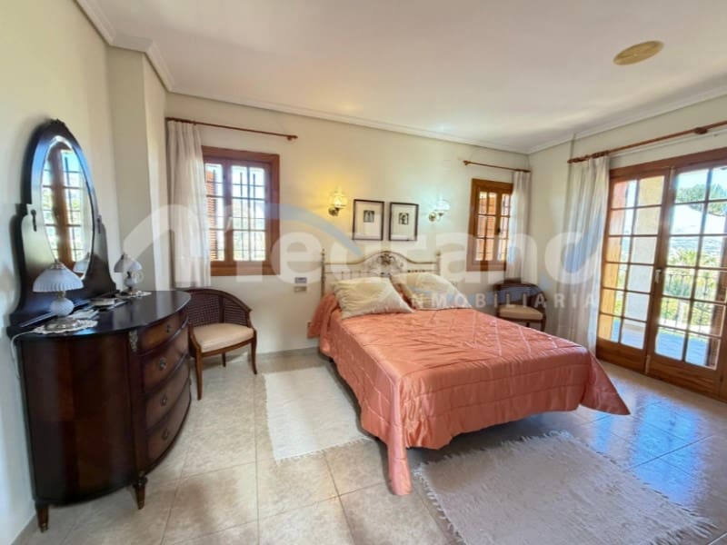5 bedroom Villa for sale in Altea with pool garage - € 1,990,000 (Ref: 10131401)