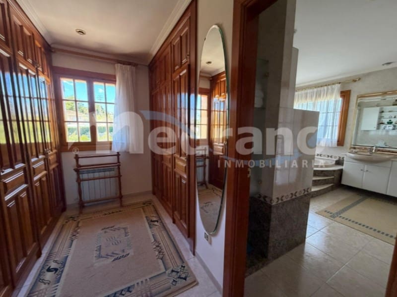 5 bedroom Villa for sale in Altea with pool garage - € 1,990,000 (Ref: 10131401)