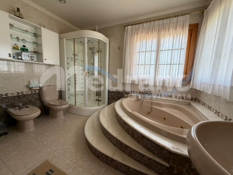 5 bedroom Villa for sale in Altea with pool garage - € 1,990,000 (Ref: 10131401)