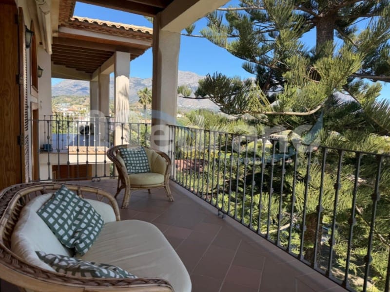 5 bedroom Villa for sale in Altea with pool garage - € 1,990,000 (Ref: 10131401)